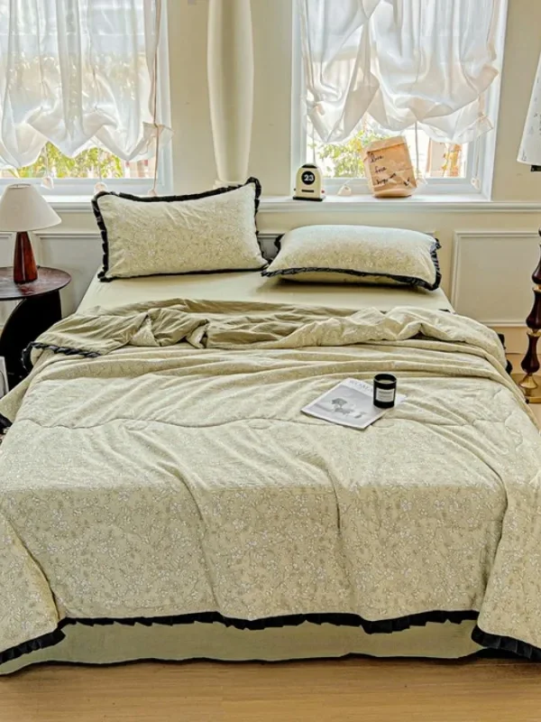 Wrinkled Yarn Summer Quilt – Lightweight Air Conditioner Blanket for Dorm & Home | Hepburn Style Lace Kapok Bedding