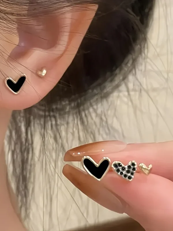 Heart-Shaped Rhinestone Stud Earrings – Elegant Black Drip Oil Design for Women, Compact & Chic Daily or Party Jewelry