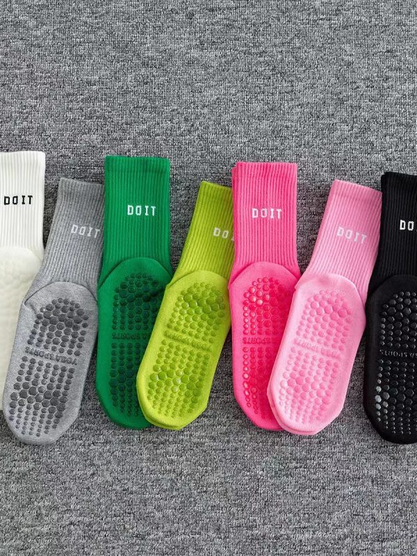 Women's Fitness Women's Socks Trendy Letter Mid-calf Yoga Socks Simple Non-slip Sweat-absorbent Breathable