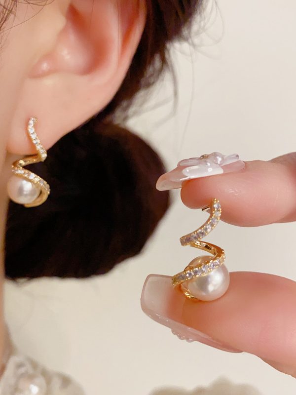 Women's Versatile Pearl Earrings With Diamond Surrounds