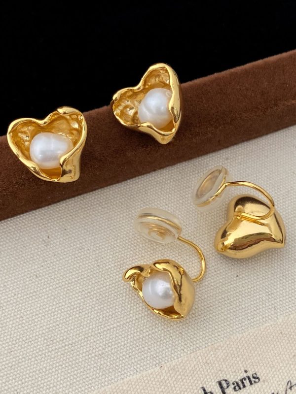 High-end Minimalist Irregular Pearl Versatile Earrings
