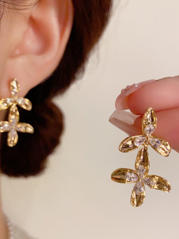 Women's Versatile And Fashionable Metal Petal Tassel Earrings