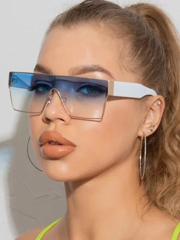 نظارات شمسية أنيقة وعصرية للنساء