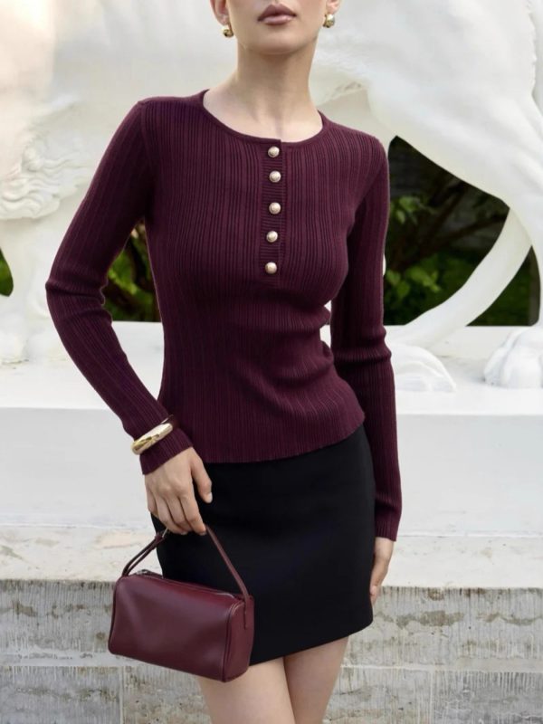 Simple, Slimming Crew-neck Knit Sweater
